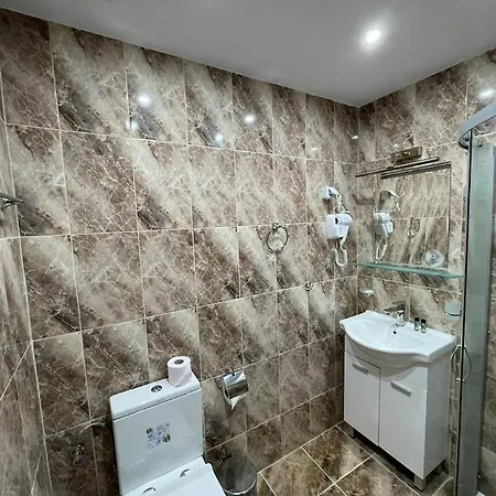 Royal Towers George Apartment, Next To The Gongola