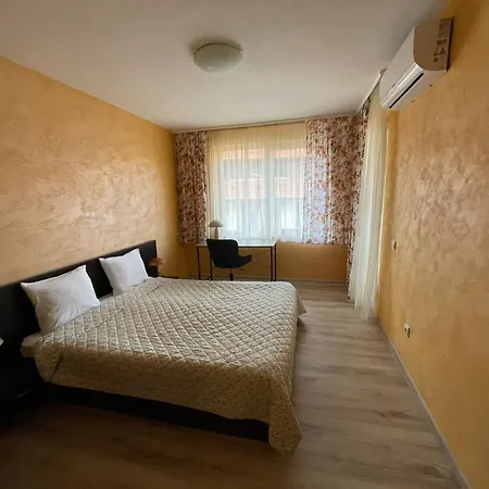 Royal Towers George Apartment, Next To The Gongola بانسكو