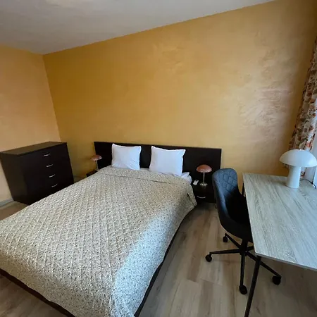 Royal Towers George Apartment, Next To The Gongola * 반스코